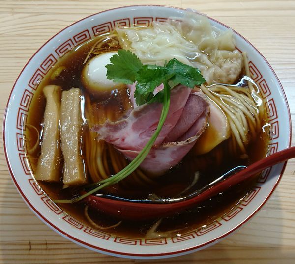 「煮干しそば(黒)」@自家製麺 くろ松の写真