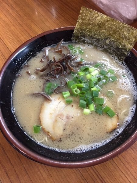「ラーメン（バリカタ）750円　＋替玉（ハリガネ）100円」@博多長浜らーめん ぼたんの写真