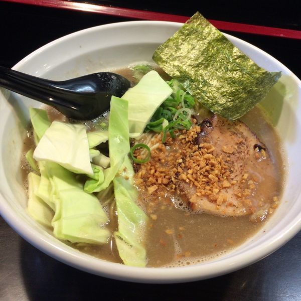 「フレッシュキャベツのもっこす熊本ラーメン(麺硬)＋替玉」@ラーメンくれはの写真