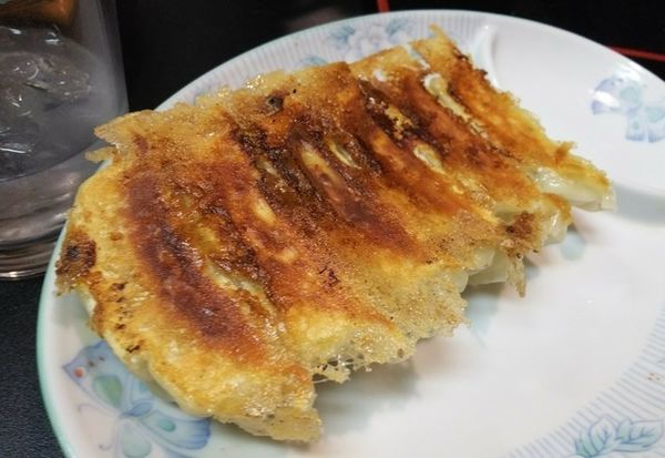 「ぎょうざ６個350円」@寅真らーめんの写真