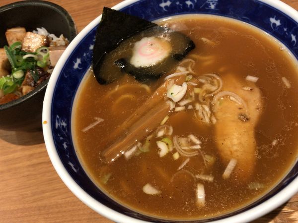 「らーめん＋にく飯」@せたが屋 品川店の写真