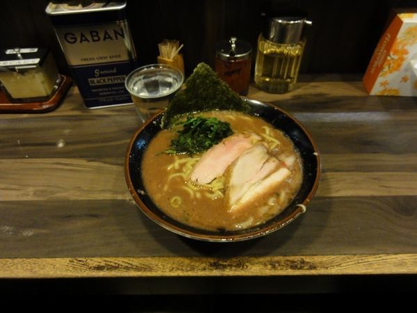 「ラーメン　740円　全部普通」@神田ラーメン わいず 神田本店の写真