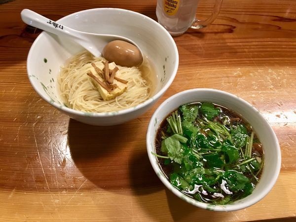 「梅酢と三つ葉と生姜節の醤油つけ麺【限定】+味玉」@ロ麺ズの写真