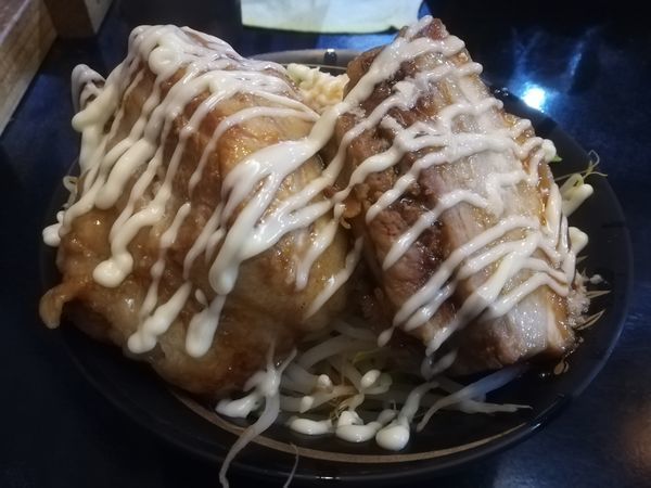 「マヨ小味噌まぜそば（200g）＋極厚肉」@らーめん 絆の写真