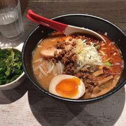 麻辣味噌ラーメン(+パクチー)