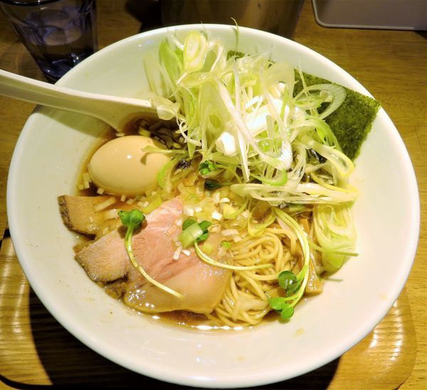 「醤油そば＋トロトロ味玉＋ねぎ（980円）」@自家製麺 中華そば 多繋の写真