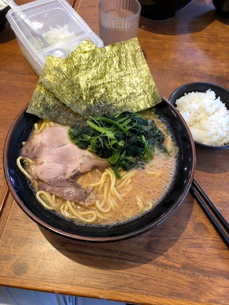 「ラーメン大盛り ほうれん草増し 味濃いめ麺硬め」@濃厚家の写真