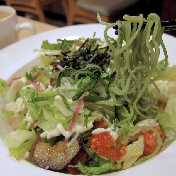 「糖質控えめ・海老と野菜のさっぱりサラダ麺 755円」@ガスト 三田慶応大学前店の写真
