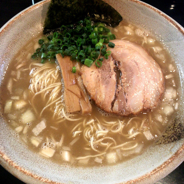 「豚そば（博多麺）780円」@まるぶし とんやの写真