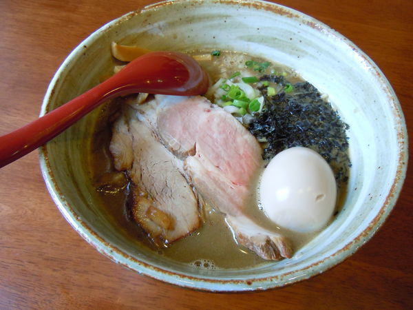 「濃厚煮干しそば∔煮玉子トッピング」@麺屋 照の坊の写真