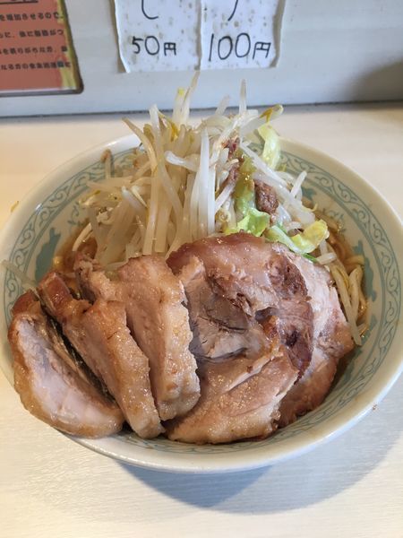 「豚増しらーめん」@らーめん 陸 尾山台店の写真