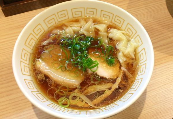 「海老ワンタン醤油らぁ麺」@中村麺三郎商店の写真