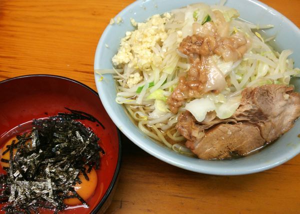 「ラーメンニンニクアブラ＋生とじ玉子　700＋100円」@ラーメン二郎 新橋店の写真