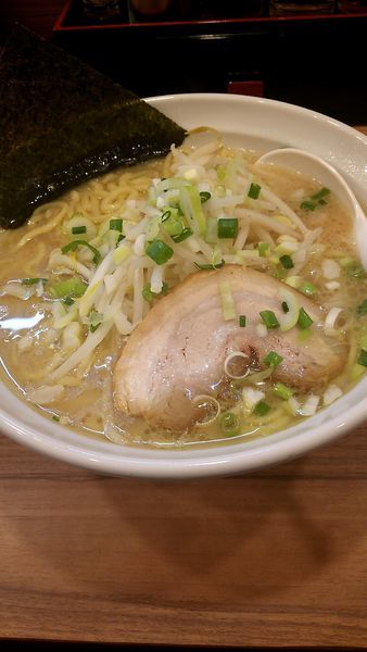 「ラーメン(大)750円・ライス(無料)」@味力の写真