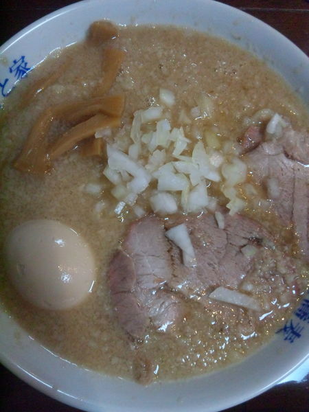 「背脂煮干しそば780円＋味玉」@燕三条中華そば ぎと家 武里本店の写真