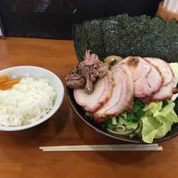 うらまる（家系風中華そば）