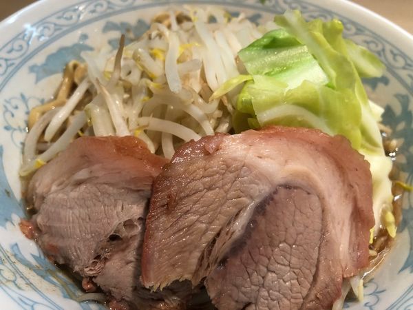 「らーめん＋ニンニク」@らーめん 陸 尾山台店の写真