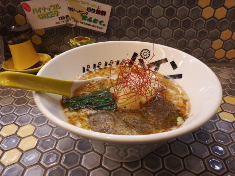 「パイナップル海老塩ラーメン」@パイナップルラーメン屋さん パパパパパインの写真