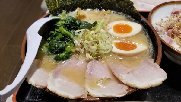 「豚骨味噌らあめんスペシャル　ほうれん草トッピング」@豚骨らあめん専門店 とんこつ家ZUN イオンモール松本店の写真
