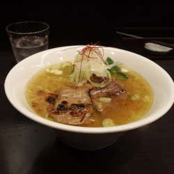 ＸＯ醤薫イベリコ豚の玄瑛流ラーメン