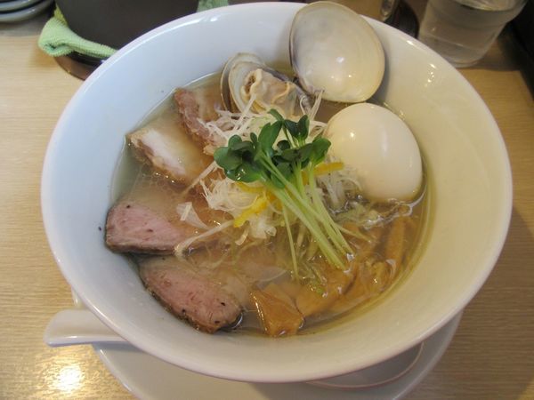 「蛤塩（８５０円）＋チャーシュー２００円＋味玉」@麺屋壱心の写真