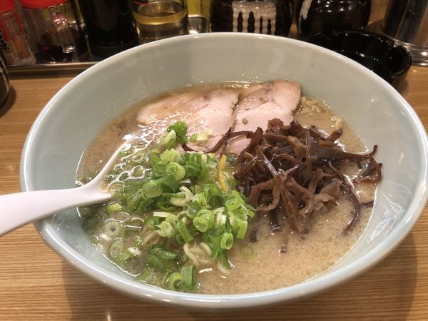 「東京とんこつらーめん」@九州豚骨ラーメン どらいんの写真