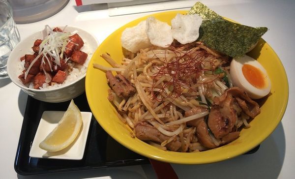 「香福豚ホルモン炒めSOBA(限定)＋炙りスパムごはん」@RA-MEN 3SOの写真