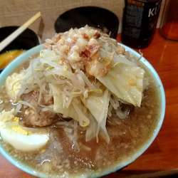 ラーメン+脂(30円)+生たまご(50円)、全部増し