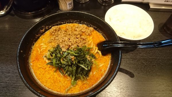 「地獄の担々麺(入門編･中盛)＋小ライス(ランチサービス)」@地獄の担担麺 天竜 トツカーナモール店の写真