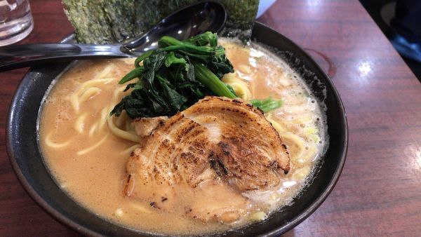 「醤油とんこつラーメン」@秋津商店の写真