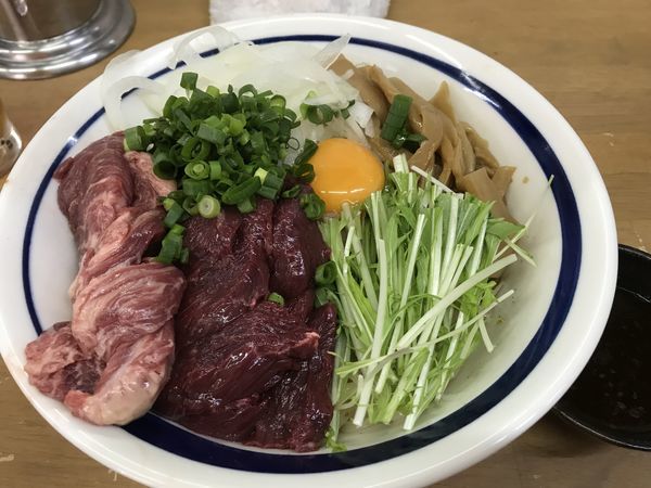 「馬刺し和え蕎麦 Ｃ +霜降り差替え」@MENYA 食い味の道有楽の写真