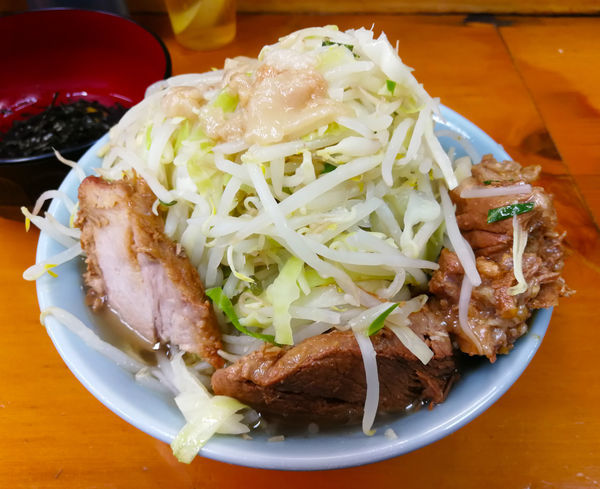 ブタ入り+生とじ玉子 ヤサイニンニクアブラ