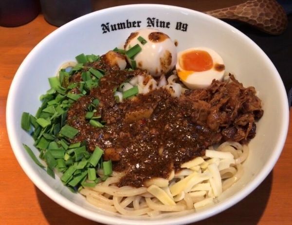 「油そばBlack＋味玉」@麺Dining Number Nine 09の写真