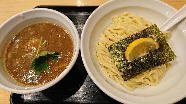 「濃厚煮干しつけ麺(850円)」@つけめん 蕾 本家の写真