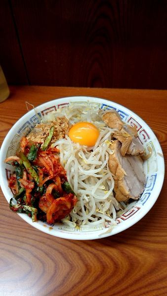 「汁なし(麺硬)タマネギキムチ」@ラーメン二郎 亀戸店の写真