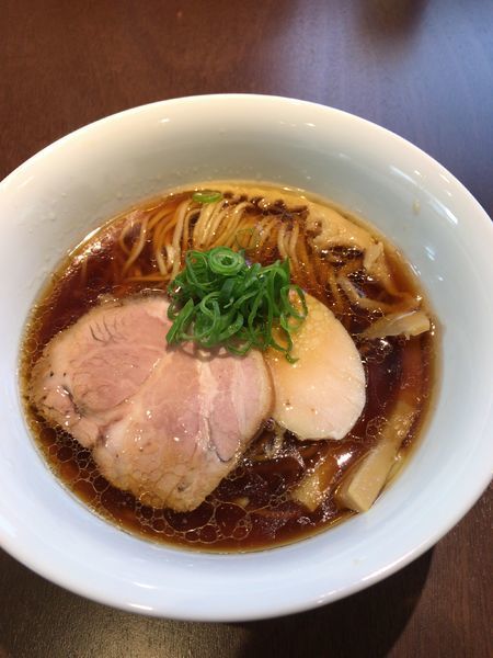 「醤油らぁ麺」@らぁ麺 すぎ本の写真