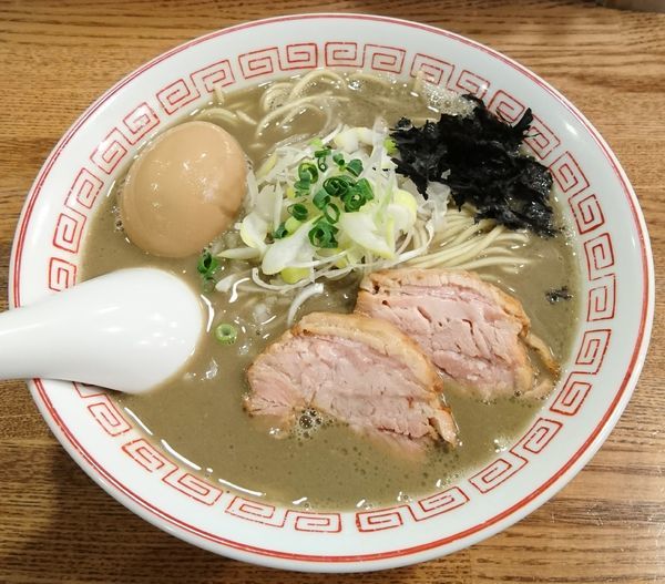 「濃厚煮干そば＋味玉」@煮干中華そば専門 煮干丸の写真