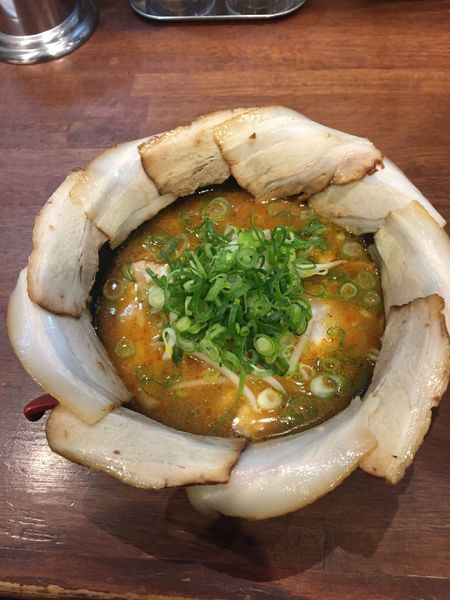 「旨辛醤油ラーメンチャーシュー麺（赤red）９８０円」@希望新風 長瀬近大前店の写真