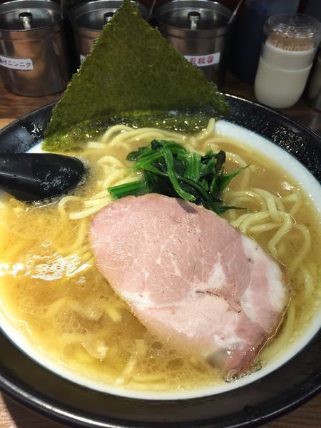 「ラーメン（太麺）」@豚骨醤油らーめん 誠屋 八幡山本店の写真