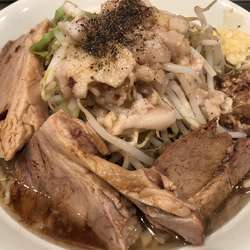 ラーメン中 ＋ 豚増し（ニンニク、アブラ）