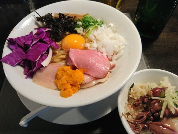 「雲丹と地鶏脂の和え麺1200円＋蛍烏賊とワカメの炊き込みご飯」@KaneKitchen Noodlesの写真