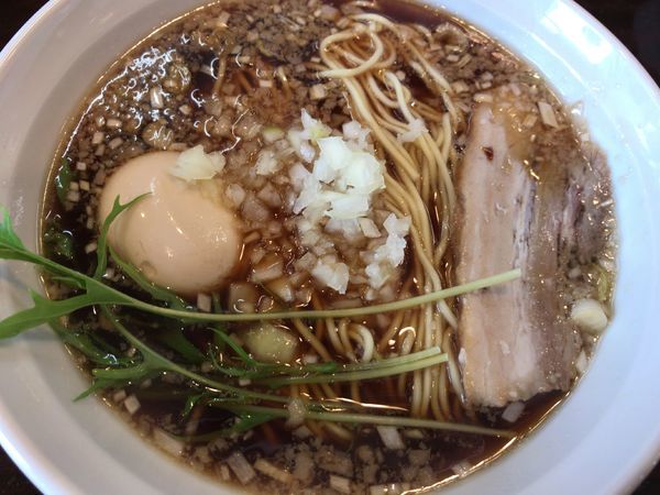 「黒いしょうゆらぁめん650円」@らぁめんkitchen けんけんの写真