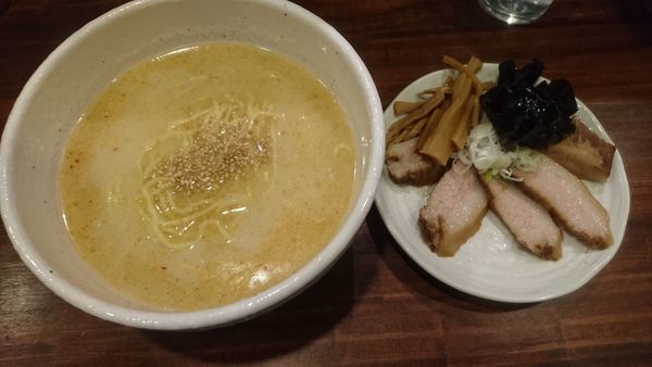 「【限定】豚とろチャーシュー麺」@らーめん くまくらの写真