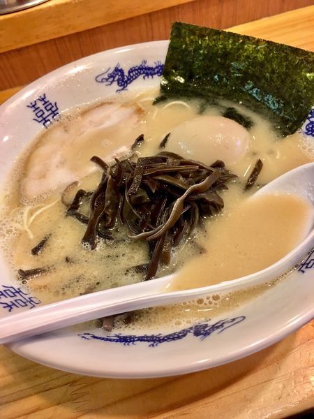 「特製ラーメン(850円)麺半分」@博多ラーメンセンターの写真