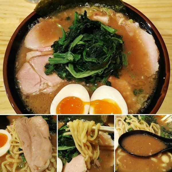 「ほうれん草ラーメン＋半熟玉子＝1010円」@秋葉原ラーメン わいずの写真
