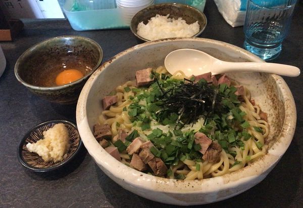 「ニラまぜそば(醤油･太麺)並(小ライス付)860円」@秋田ラーメン はまの写真