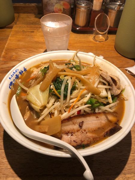 「野菜大盛りラーメン」@味の時計台 横浜関内店の写真