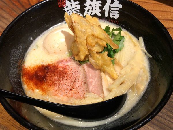 「鶏炊いたん塩そば」@NAMBA 龍旗信RIZE 大阪なんば店の写真