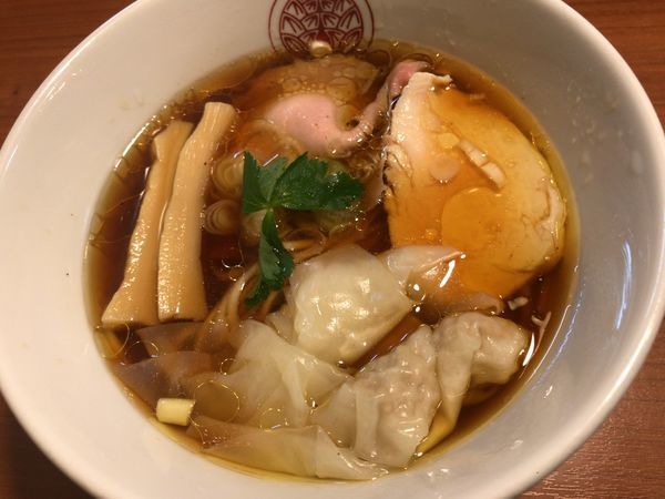 「鶏醤油らぁ麺＋自家製ワンタン」@らぁ麺とうひちの写真