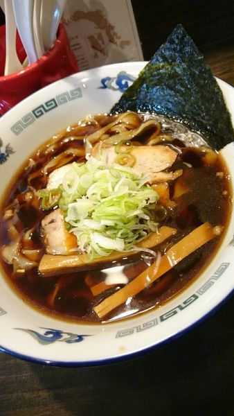 「焦がしにぼししょうゆ  800円」@燵家製麺の写真